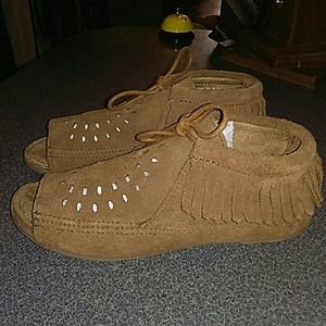 Minnetonka indian looking shoes